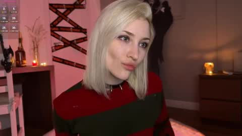 Snapshot of alexa_novak chatting on 10.29.25 Alexa online show from 10.29.25