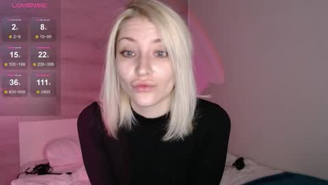 Snapshot of alexa_novak chatting on 11.18.25 Alexa online show from 11.18.25