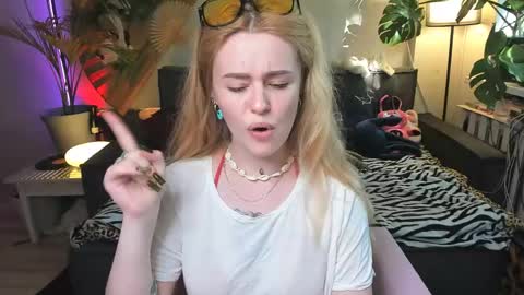 Snapshot of alexa_pirs chatting on 05.25.26 alexa_pirs online show from 05.25.26