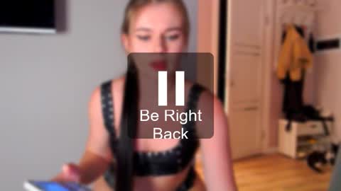 Snapshot of alexabuttler chatting on 10.20.25 my tg online show from 10.20.25