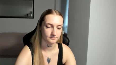 Snapshot of alexafragile chatting on 09.30.25 Alexa online show from 09.30.25