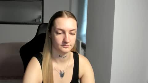 Snapshot of alexafragile chatting on 10.01.25 Alexa online show from 10.01.25