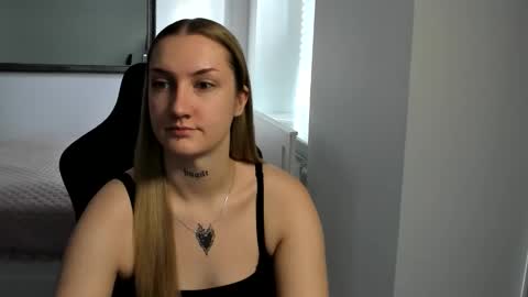 Snapshot of alexafragile chatting on 10.07.25 Alexa online show from 10.07.25