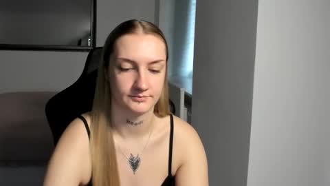 Snapshot of alexafragile chatting on 10.09.25 Alexa online show from 10.09.25