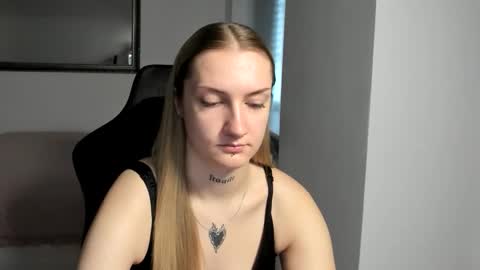 Snapshot of alexafragile chatting on 10.10.25 Alexa online show from 10.10.25