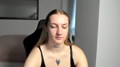 Snapshot of alexafragile chatting on 10.11.25 Alexa online show from 10.11.25