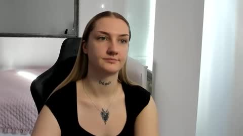 Snapshot of alexafragile chatting on 10.13.25 Alexa online show from 10.13.25