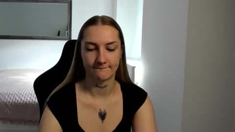 Snapshot of alexafragile chatting on 10.15.25 Alexa online show from 10.15.25