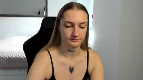 Snapshot of alexafragile chatting on 10.18.25 Alexa online show from 10.18.25