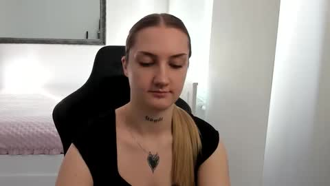 Snapshot of alexafragile chatting on 10.29.25 Alexa online show from 10.29.25