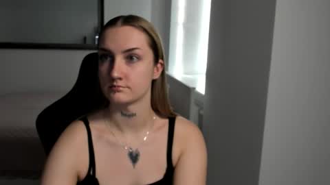 Snapshot of alexafragile chatting on 11.05.25 Alexa online show from 11.05.25