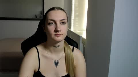 Snapshot of alexafragile chatting on 11.06.25 Alexa online show from 11.06.25