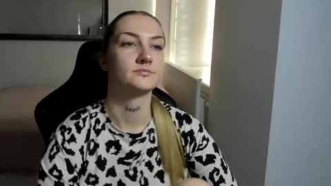 Snapshot of alexafragile chatting on 11.08.25 Alexa online show from 11.08.25