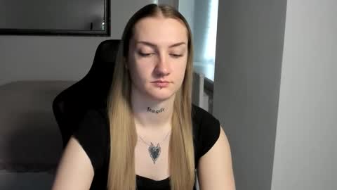 Snapshot of alexafragile chatting on 11.13.25 Alexa online show from 11.13.25