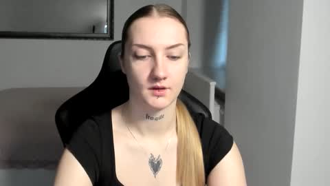 Snapshot of alexafragile chatting on 11.14.25 Alexa online show from 11.14.25