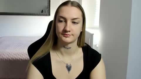 Snapshot of alexafragile chatting on 11.17.25 Alexa online show from 11.17.25