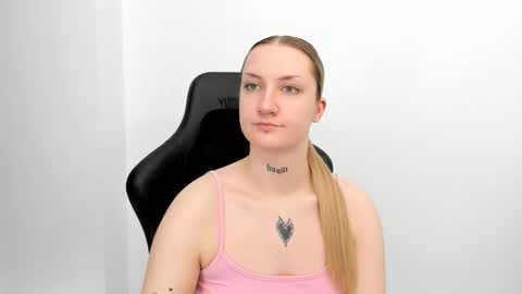 Snapshot of alexafragile chatting on 04.30.26 Alexa online show from 04.30.26