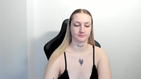 Snapshot of alexafragile chatting on 05.06.26 Alexa online show from 05.06.26