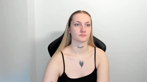 Snapshot of alexafragile chatting on 05.12.26 Alexa online show from 05.12.26
