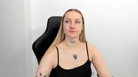 Snapshot of alexafragile chatting on 05.16.26 Alexa online show from 05.16.26
