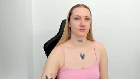 Snapshot of alexafragile chatting on 05.18.26 Alexa online show from 05.18.26