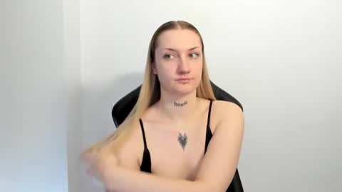 Snapshot of alexafragile chatting on 05.25.26 Alexa online show from 05.25.26