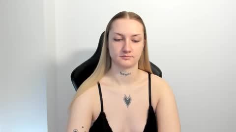 Snapshot of alexafragile chatting on 05.27.26 Alexa online show from 05.27.26