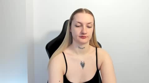 Snapshot of alexafragile chatting on 06.05.26 Alexa online show from 06.05.26