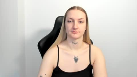 Snapshot of alexafragile chatting on 06.17.26 Alexa online show from 06.17.26
