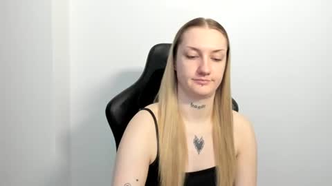 Snapshot of alexafragile chatting on 06.26.26 Alexa online show from 06.26.26