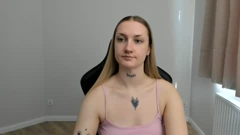 Snapshot of alexafragile chatting on 07.10.26 Alexa online show from 07.10.26