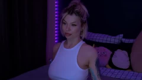 Snapshot of alexamason chatting on 07.27.26 Alexa Mason online show from 07.27.26