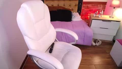 Alexa Moon online show from 02.15.25