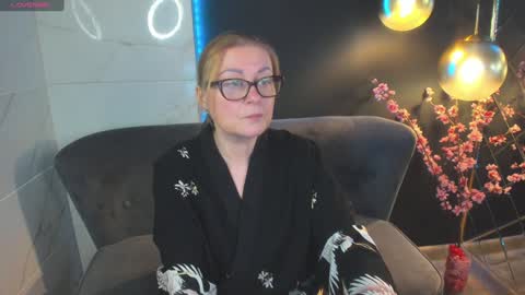 Snapshot of alexandra_kind chatting on 12.22.24 Alexandra online show from 12.22.24