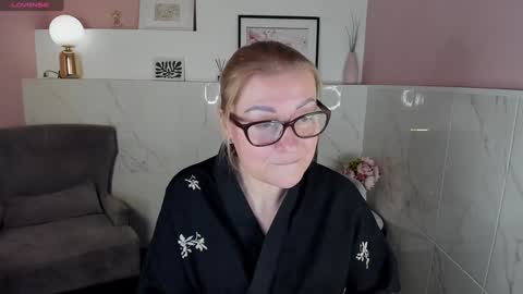 Snapshot of alexandra_kind chatting on 12.26.24 Alexandra online show from 12.26.24