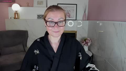 Snapshot of alexandra_kind chatting on 12.26.24 Alexandra online show from 12.26.24