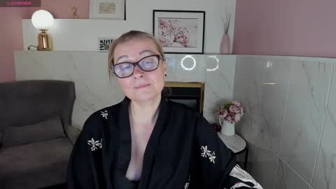 Snapshot of alexandra_kind chatting on 12.27.24 Alexandra online show from 12.27.24