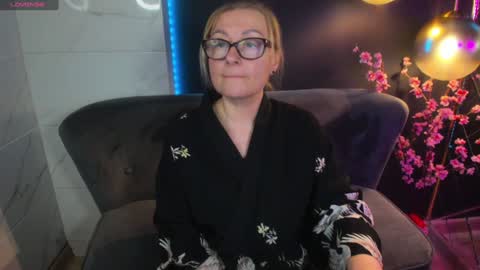 Snapshot of alexandra_kind chatting on 12.30.24 Alexandra online show from 12.30.24