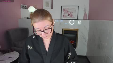 Snapshot of alexandra_kind chatting on 02.01.25 Alexandra online show from 02.01.25