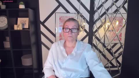 Snapshot of alexandra_kind chatting on 02.11.25 Alexandra online show from 02.11.25