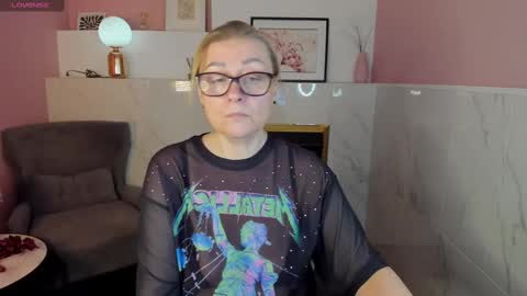 Snapshot of alexandra_kind chatting on 02.17.25 Alexandra online show from 02.17.25