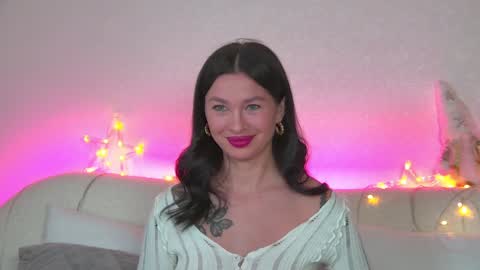 AlexandraBloom online show from 01.10.25