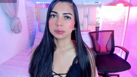 Alexandra Miller online show from 01.10.25
