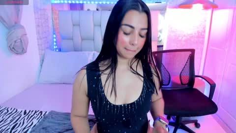 Alexandra Miller online show from 01.11.25