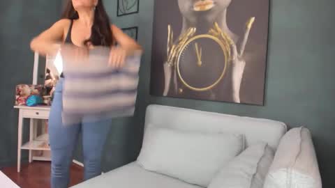 Snapshot of alexanikole chatting on 05.19.26 AlexaNikole online show from 05.19.26