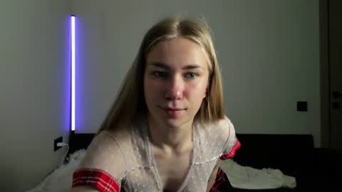 Snapshot of alexarti chatting on 06.19.26 Alex online show from 06.19.26