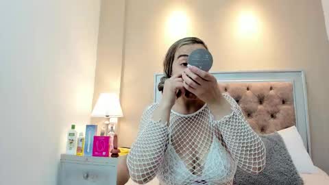 Snapshot of alexasttorm chatting on 09.29.25 Alexa online show from 09.29.25