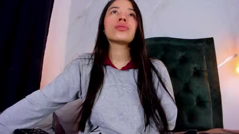 Snapshot of alexavans chatting on 02.11.26 online show from 02.11.26