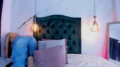 Snapshot of alexavans chatting on 02.13.26 online show from 02.13.26