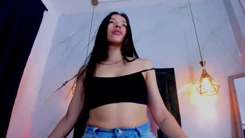 Snapshot of alexavans chatting on 02.18.26 online show from 02.18.26